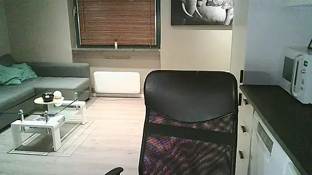 Dartanjanas13 online show from 10-17-25, 06:43