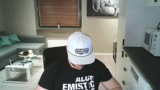 Dartanjanas13 online show from 10-18-25, 09:04