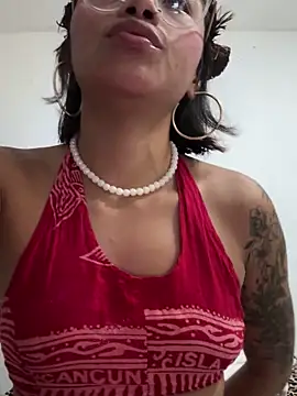 Snapshot of Nia_Desire chatting on 12-03-25, 05:37 Nia Desire online show from 12-03-25, 05:37