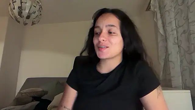 Snapshot of Maia_Park chatting on 04-24-26, 11:07 Maia Park online show from 04-24-26, 11:07