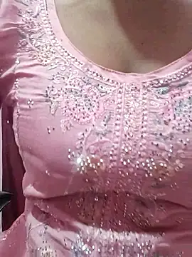 Snapshot of Reeta-rani chatting on 10-01-25, 04:29 Reeta-rani online show from 10-01-25, 04:29