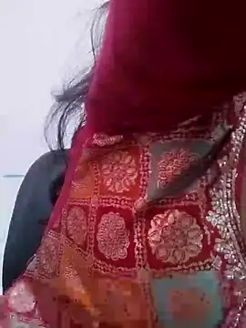 Snapshot of Reeta-rani chatting on 10-15-25, 04:12 Reeta-rani online show from 10-15-25, 04:12