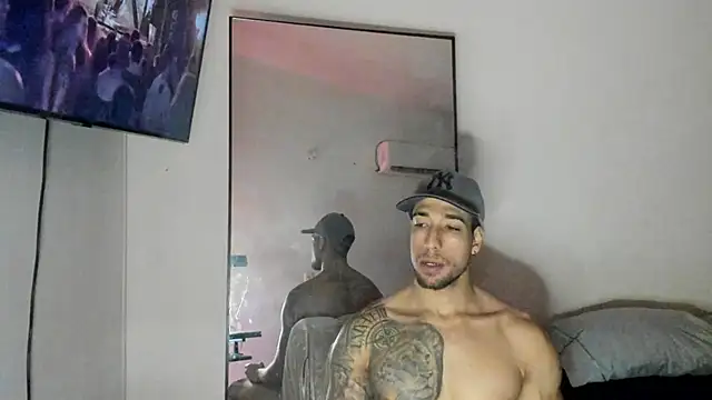 Snapshot of ThiagoLugo chatting on 09-12-25, 10:10 ThiagoLugo online show from 09-12-25, 10:10