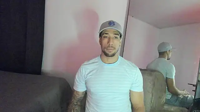 Snapshot of ThiagoLugo chatting on 10-11-25, 01:49 ThiagoLugo online show from 10-11-25, 01:49