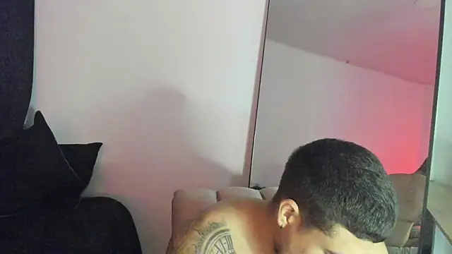 Snapshot of ThiagoLugo chatting on 10-31-25, 07:42 ThiagoLugo online show from 10-31-25, 07:42