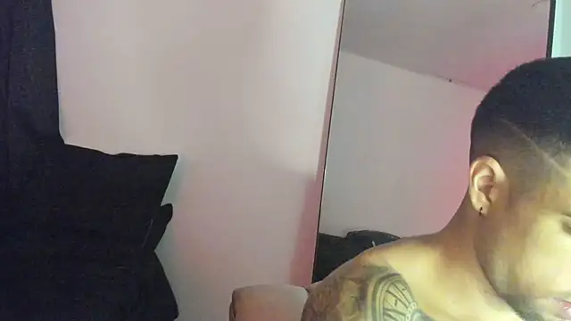 Snapshot of ThiagoLugo chatting on 11-03-25, 02:02 ThiagoLugo online show from 11-03-25, 02:02