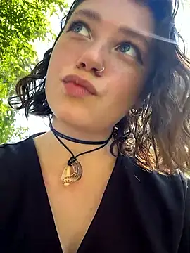 Snapshot of lucy-joy chatting on 09-10-25, 09:31 lucy-joy online show from 09-10-25, 09:31