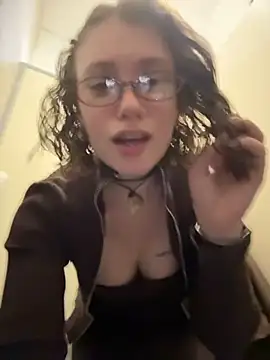 Snapshot of lucy-joy chatting on 10-01-25, 10:43 lucy-joy online show from 10-01-25, 10:43