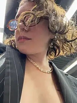 Snapshot of lucy-joy chatting on 10-02-25, 09:38 lucy-joy online show from 10-02-25, 09:38