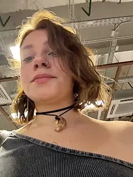 Snapshot of lucy-joy chatting on 10-15-25, 09:31 lucy-joy online show from 10-15-25, 09:31