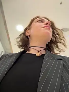 Snapshot of lucy-joy chatting on 10-17-25, 09:23 lucy-joy online show from 10-17-25, 09:23