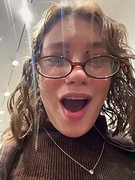 Snapshot of lucy-joy chatting on 11-07-25, 10:37 lucy-joy online show from 11-07-25, 10:37