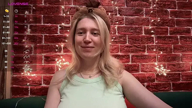 Snapshot of CitrusBlissss chatting on 12-22-25, 02:19 CitrusBlissss online show from 12-22-25, 02:19