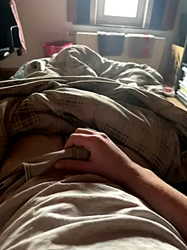 Snapshot of mas20043 chatting on 09-23-25, 03:37 mas20043 online show from 09-23-25, 03:37