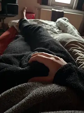 Snapshot of mas20043 chatting on 10-14-25, 08:37 mas20043 online show from 10-14-25, 08:37