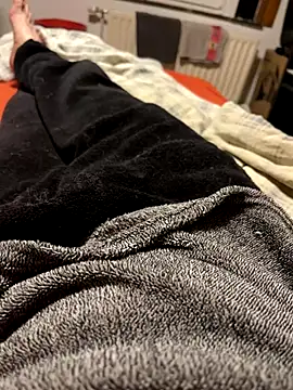 Snapshot of mas20043 chatting on 10-18-25, 07:14 mas20043 online show from 10-18-25, 07:14