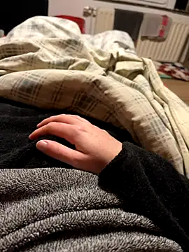 Snapshot of mas20043 chatting on 10-23-25, 06:17 mas20043 online show from 10-23-25, 06:17