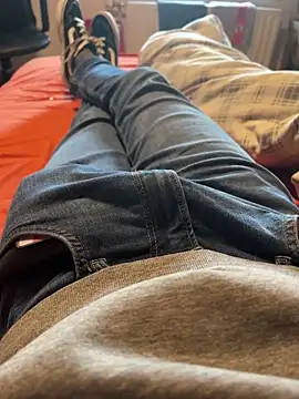 Snapshot of mas20043 chatting on 12-02-25, 10:31 mas20043 online show from 12-02-25, 10:31