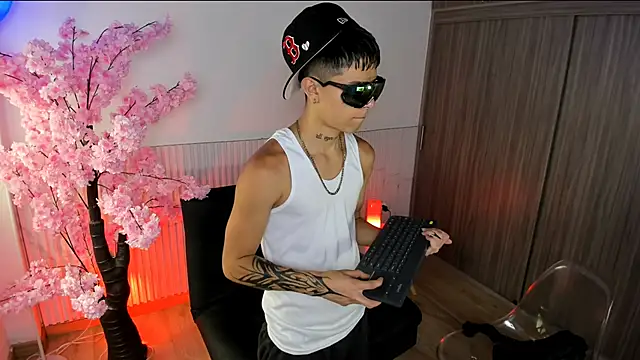 Snapshot of jake_beach chatting on 09-11-25, 04:18 jake beach online show from 09-11-25, 04:18