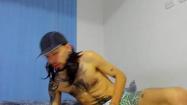 Snapshot of Theferxxo_12 chatting on 10-27-25, 11:52 Theferxxo 12 online show from 10-27-25, 11:52