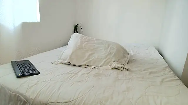 Snapshot of IsaXander743 chatting on 02-11-26, 06:57 IsaXander743 online show from 02-11-26, 06:57