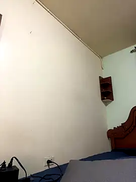 Snapshot of MaxDell chatting on 09-16-25, 02:23 MaxDell online show from 09-16-25, 02:23