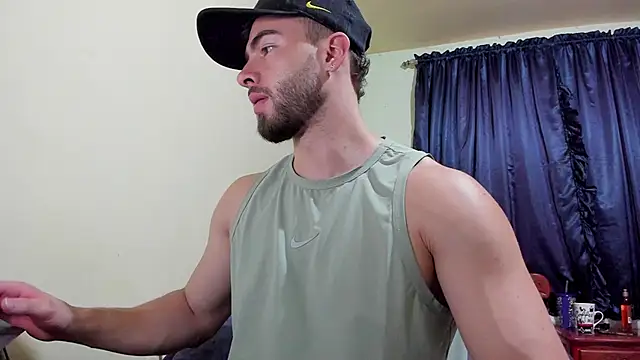 Snapshot of MaxDell chatting on 11-15-25, 08:38 MaxDell online show from 11-15-25, 08:38