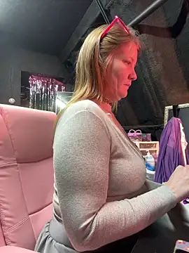 Snapshot of bigb00tycass chatting on 12-16-25, 07:41 bigb00tycass online show from 12-16-25, 07:41