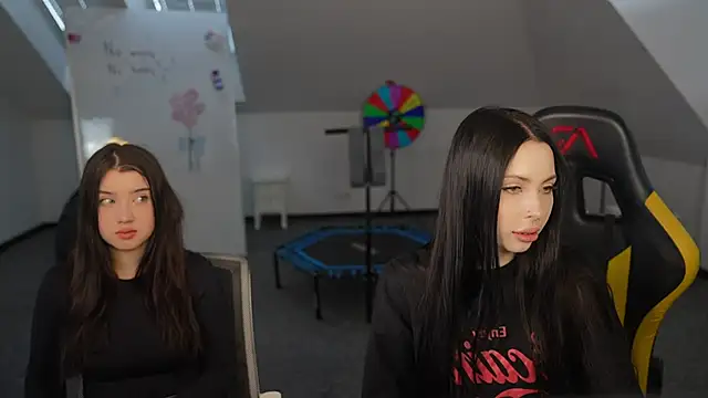 Snapshot of VivianSweet_ chatting on 04-28-26, 10:53 VivianSweet online show from 04-28-26, 10:53