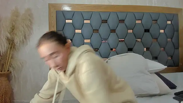 crystal sm online show from 10-06-25, 03:04