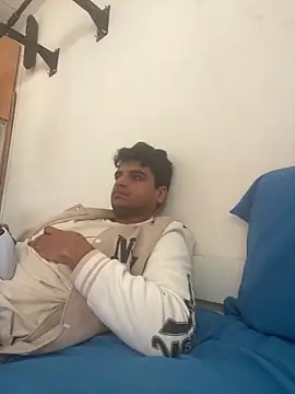 Snapshot of Noam7080z chatting on 02-04-26, 11:27 Noam7080z online show from 02-04-26, 11:27