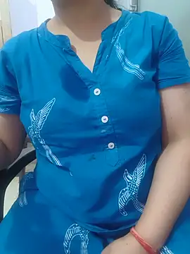 Snapshot of roshni_agrawal0 chatting on 06-06-26, 06:40 roshni agrawal0 online show from 06-06-26, 06:40