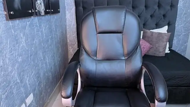 eileen  hills online show from 11-27-25, 06:54