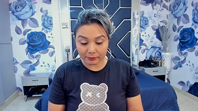 LatinaHoleQueen online show from 09-17-25, 02:19