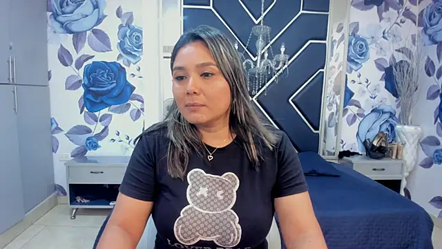 LatinaHoleQueen online show from 10-25-25, 02:56