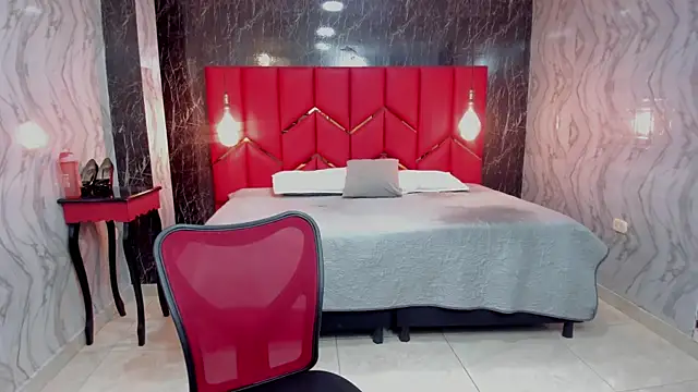 LatinaHoleQueen online show from 02-25-26, 02:05