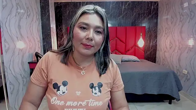 Snapshot of LatinaHoleQueen chatting on 05-19-26, 03:07 LatinaHoleQueen online show from 05-19-26, 03:07