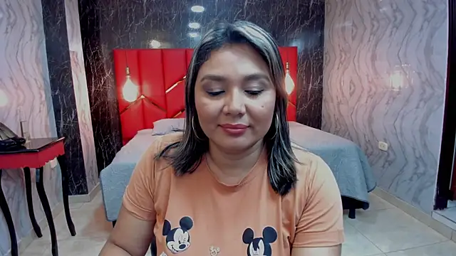 LatinaHoleQueen online show from 07-11-26, 03:37
