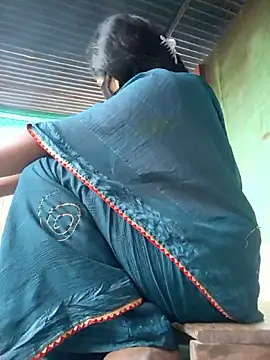 Snapshot of Falguni_Desai chatting on 12-17-25, 02:06 Falguni Desai online show from 12-17-25, 02:06