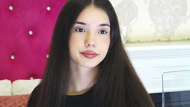 Snapshot of AlexisDevine chatting on 06-18-26, 04:24 AlexisDevine online show from 06-18-26, 04:24