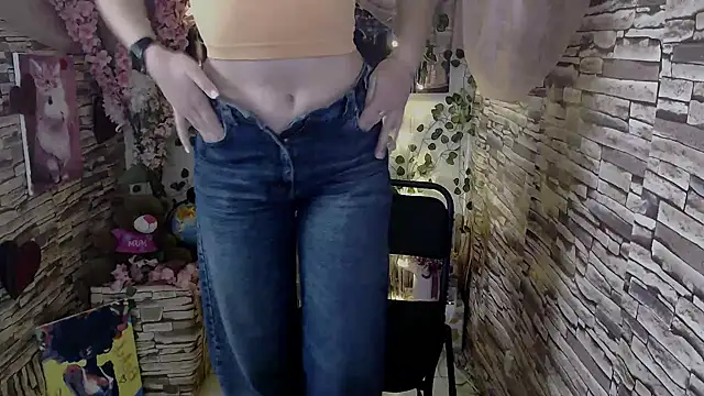 Amanda Bright  online show from 10-08-25, 07:17