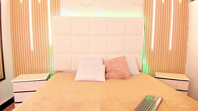 Elody rousse online show from 10-31-25, 12:06