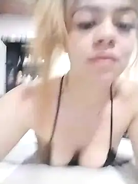 Snapshot of KATA_BLONDE chatting on 10-10-25, 04:39 KATA BLONDE online show from 10-10-25, 04:39