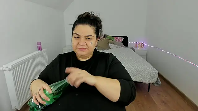 Snapshot of EvvaBBW chatting on 10-12-25, 07:57 EvvaBBW online show from 10-12-25, 07:57