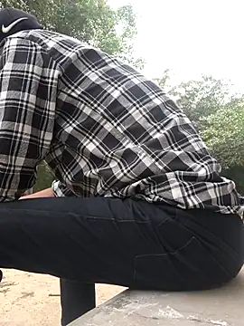 Snapshot of OmeningFurorji chatting on 10-28-25, 10:30 OmeningFurorji online show from 10-28-25, 10:30