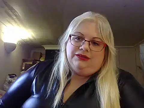 Snapshot of Kinkyhousewife83 chatting on 09-27-25, 04:23 Kinkyhousewife83 online show from 09-27-25, 04:23