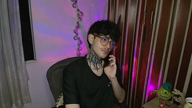 Snapshot of Mihail_leroy chatting on 11-29-25, 01:30 Mihail leroy online show from 11-29-25, 01:30