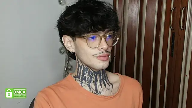 Snapshot of Mihail_leroy chatting on 01-10-26, 02:24 Mihail leroy online show from 01-10-26, 02:24