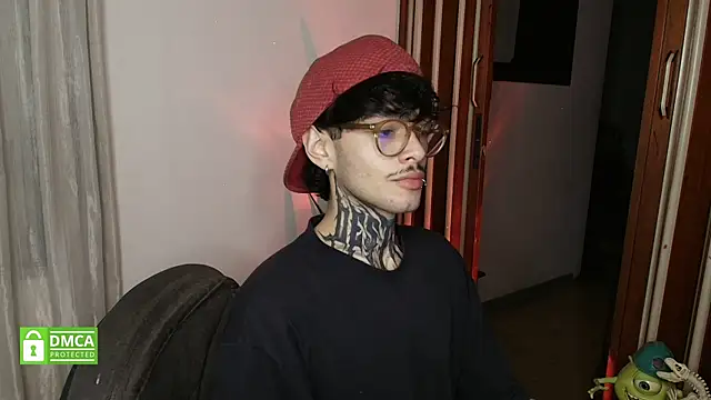 Snapshot of Mihail_leroy chatting on 01-15-26, 02:05 Mihail leroy online show from 01-15-26, 02:05