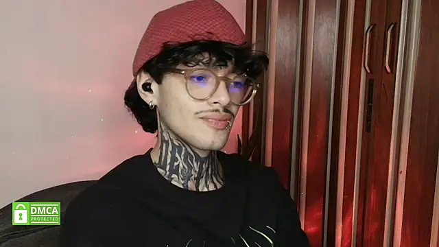 Snapshot of Mihail_leroy chatting on 02-10-26, 11:31 Mihail leroy online show from 02-10-26, 11:31